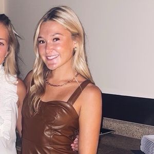 Meet your Posher, Dolly